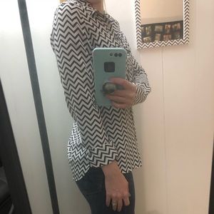 Chevron black and white top